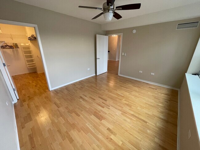 Building Photo - 807 Davis St