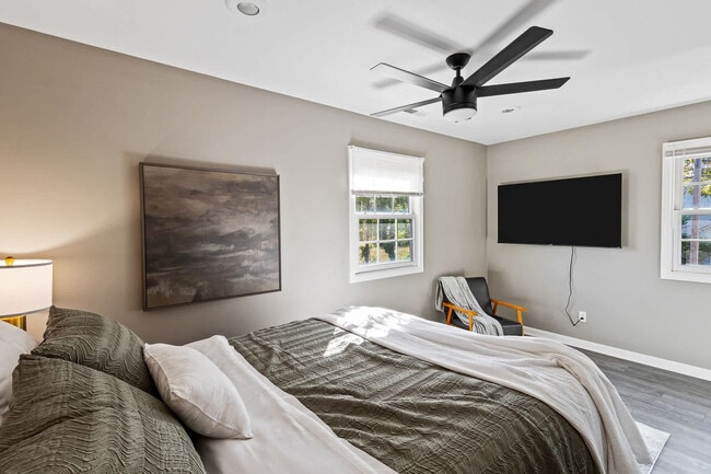 Building Photo - 301 S Front St