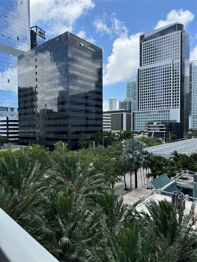Building Photo - 951 Brickell Ave