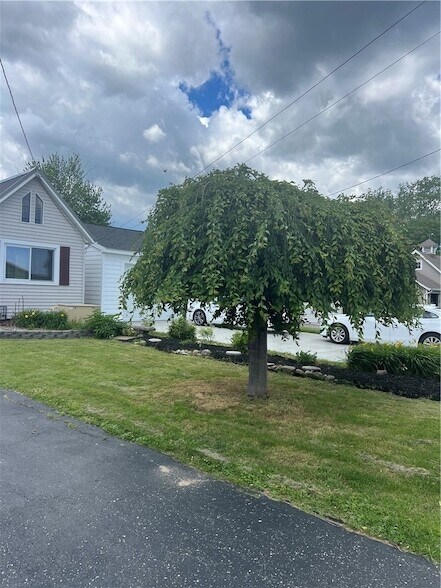 Building Photo - 2331 Edgemere Dr