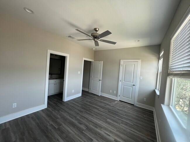 Building Photo - 308 Grove St