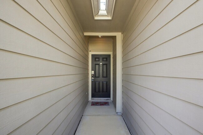Building Photo - 930 Sterling Creek Cir