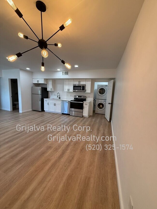 Building Photo - 2924 N Winstel Blvd