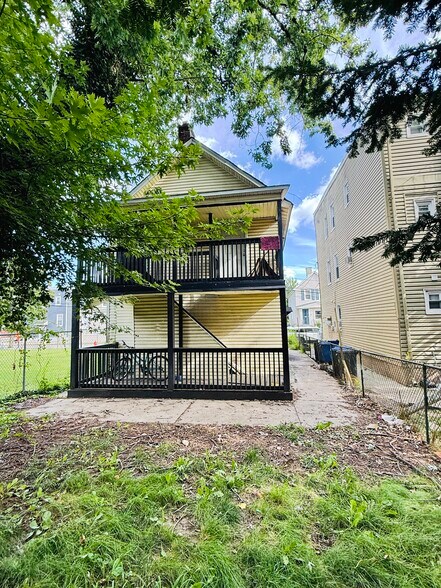 Building Photo - 163 Central Pl