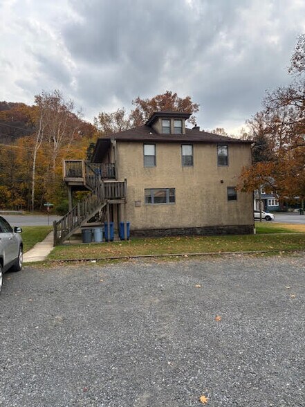 Building Photo - 301 Spring Valley Rd