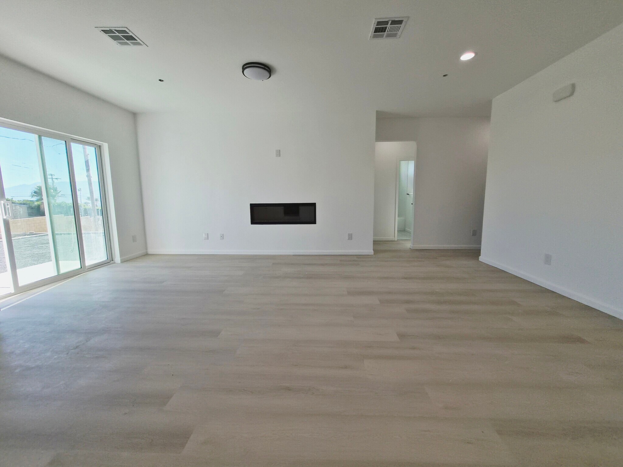 Building Photo - 9840 Mesquite Ave