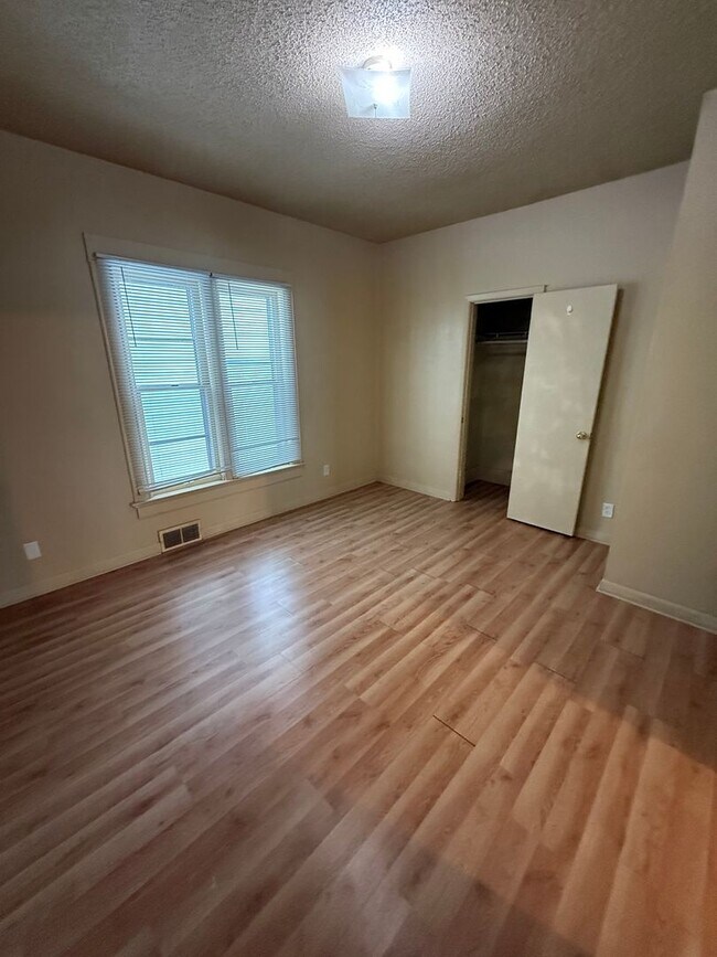 Building Photo - 1310 3rd Ave N