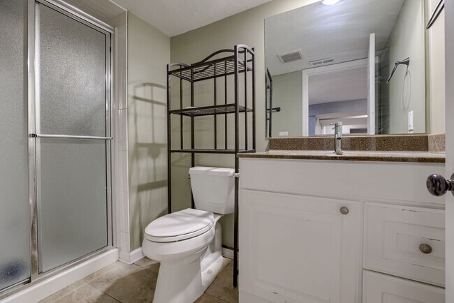 Building Photo - 2347 S 33rd St