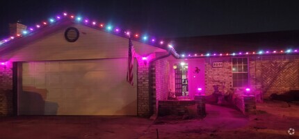 Building Photo - 3 bedroom, 2 bathroom, 2 car garage in Sou...