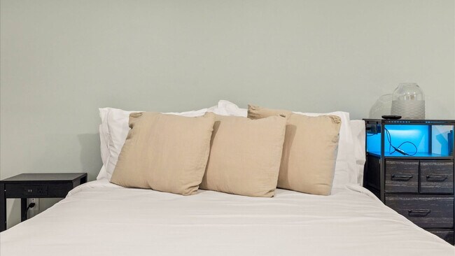 Building Photo - 27 S Oakland Ave