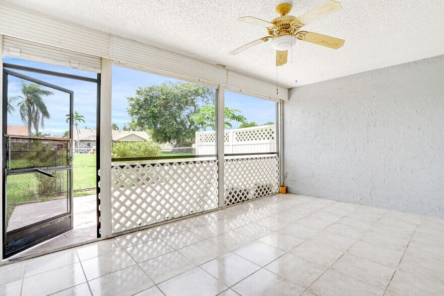 Building Photo - 9044 Pine Springs Dr