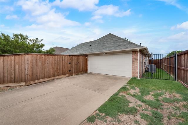 Building Photo - 4008 Daden Oaks Dr