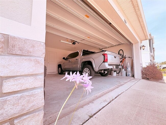 Building Photo - 1084 Papaya Cir.