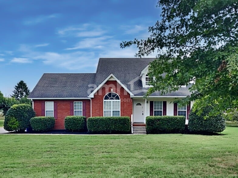Primary Photo - 204 Creekwood Dr