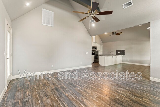 Building Photo - 3205 SW Riverstone Ave
