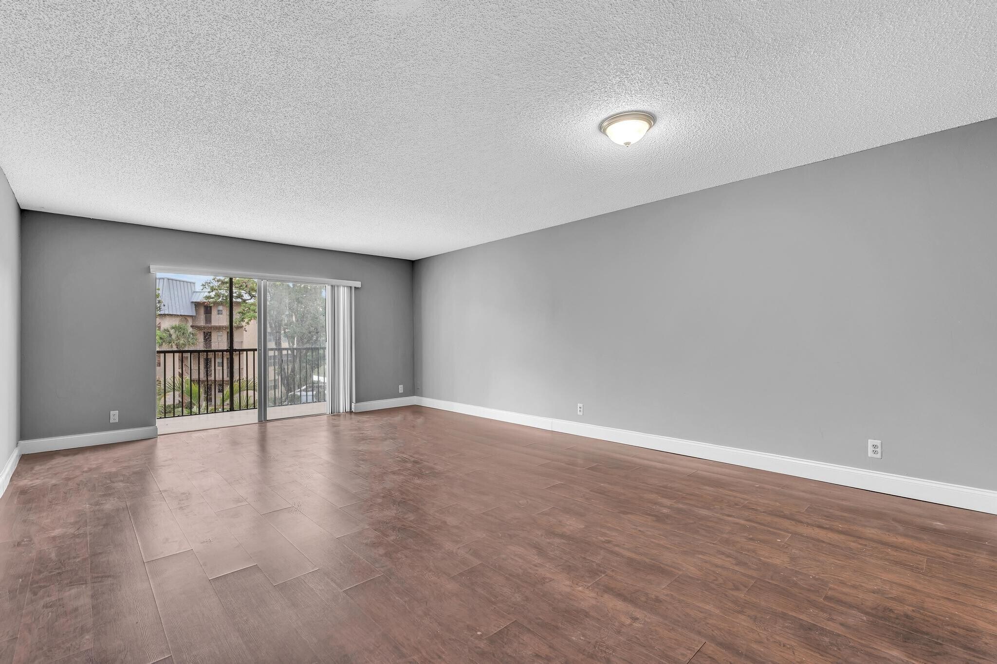 Building Photo - 5961 N Falls Circle Dr