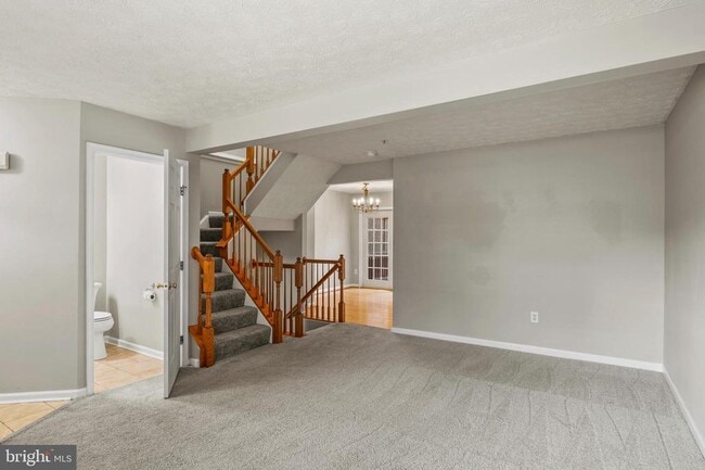 Building Photo - 8755 Thornbrook Dr