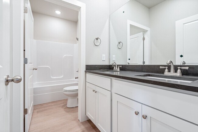 Building Photo - 276 N Hunter St