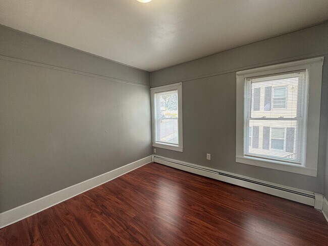 Building Photo - Updated Haverhill 2 Bedroom W/Yard | Avail...