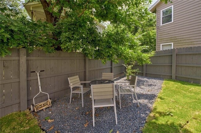 Building Photo - 1803 Bouldin Ave