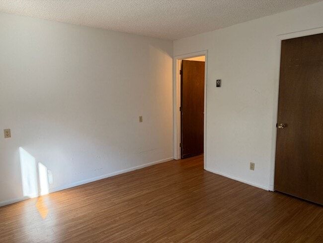 Building Photo - 2932 Holly Ave