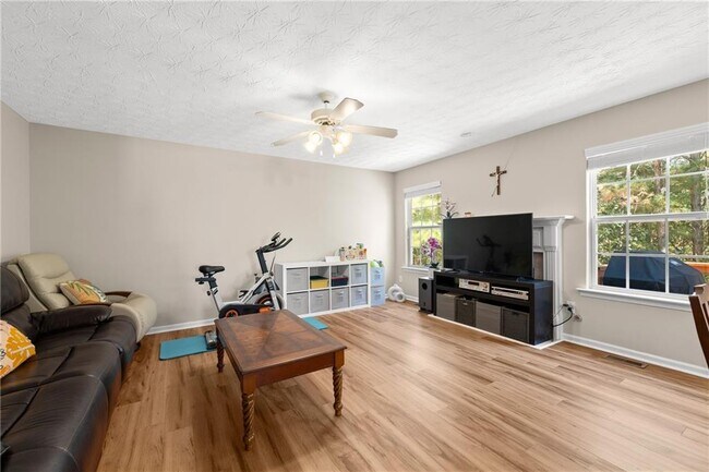 Building Photo - 3751 Roxfield Dr NE