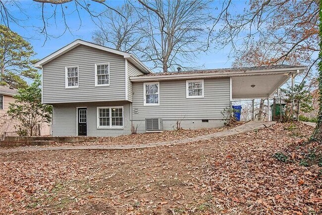 Building Photo - 2625 Crestdale Cir SE