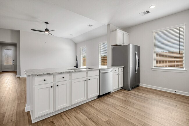 Building Photo - 15686 Honey Cv Dr