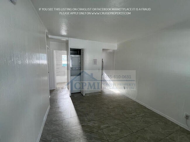 Building Photo - Affordable Downtown WPB 2/1 without the Downtown Price Steps Away From it ALL!! $995 Sec Dep spec...