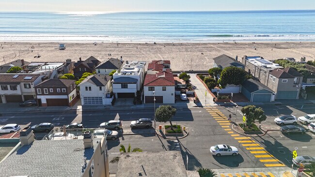 Building Photo - 2464 Hermosa Ave