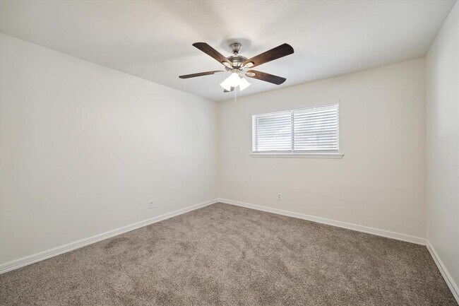 Building Photo - 25402 Lynbriar Ln