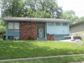 Building Photo - COMING SOON- Great location and layout for families or roomates, 3 bed 1.5 bath $1,825