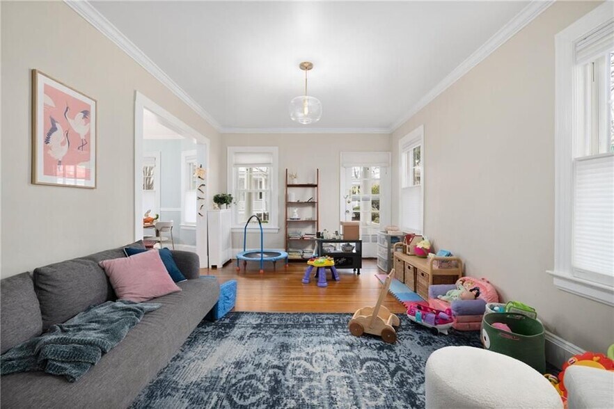 Building Photo - 422 Wayland Ave