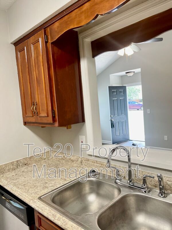 Building Photo - 2521 Lacey Oak Ct