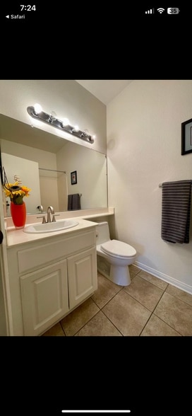 Building Photo - 2220 Camino de la Reina