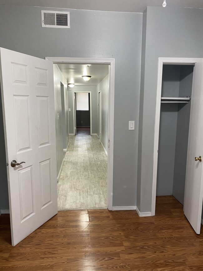 Building Photo - 6009
