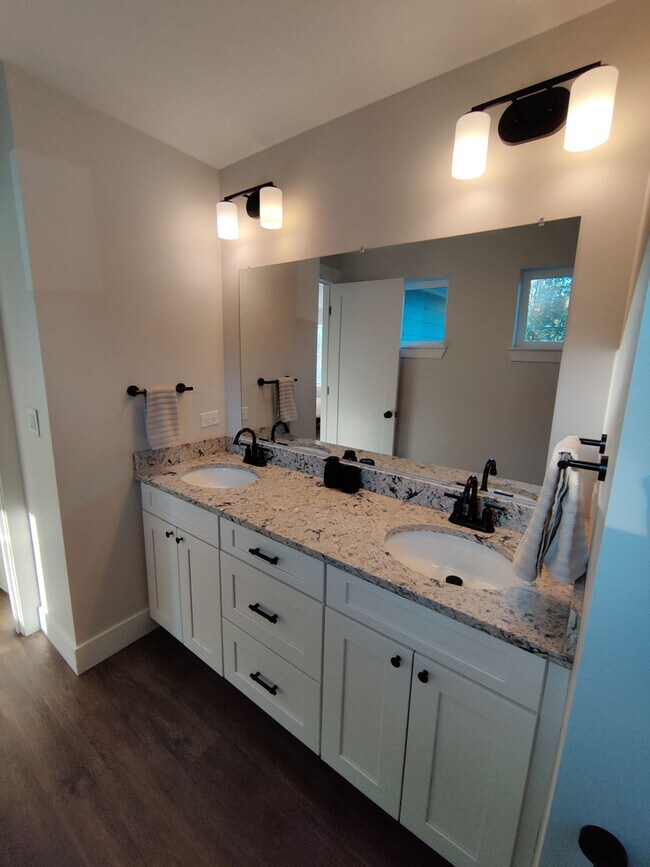 Building Photo - 1205 Fuller St