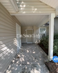 Building Photo - "Charming 2-Bedroom Retreat with 2 Full Baths on Vermont Road!"