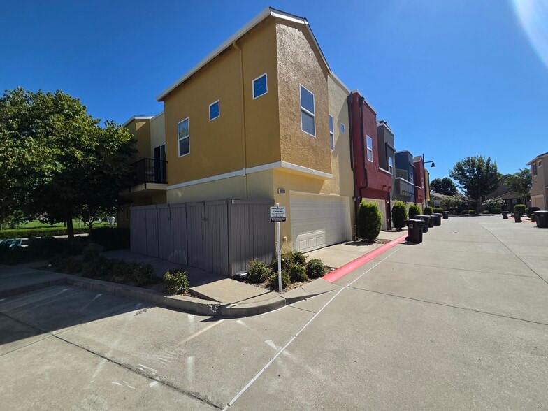 Building Photo - 10938 Tower Park Dr