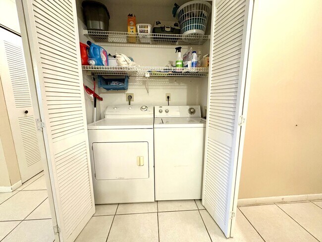 Building Photo - 9485 Boca Cove Cir