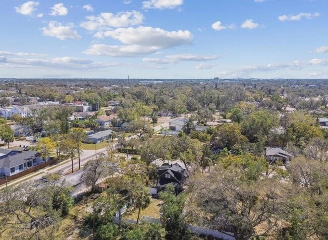 Building Photo - Housing Voucher Accepted: Charming 4-Bedroom Home in Saint Petersburg