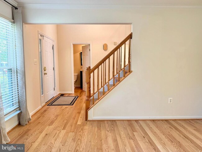 Building Photo - 53 Crestwood Ln