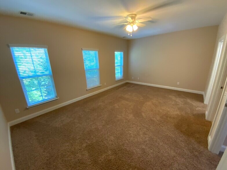 upstair - bedroom2 - 10220 vanguard pkwy