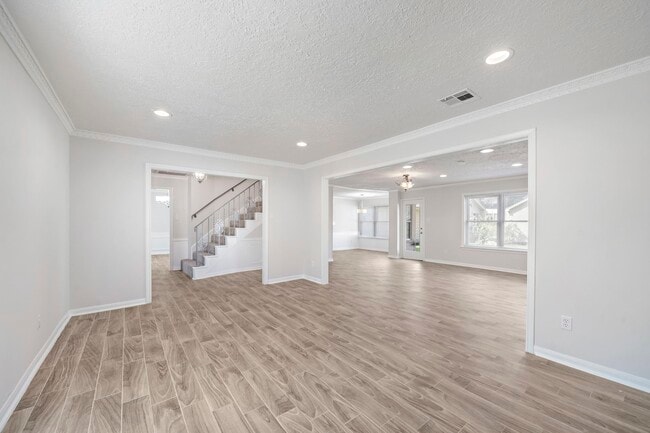 Building Photo - 6302 Hickorycrest Dr