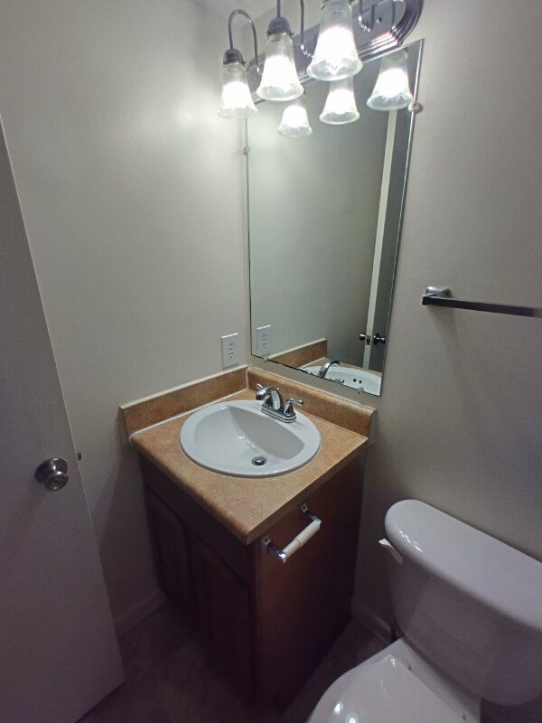 Building Photo - 600 Reusens Rd