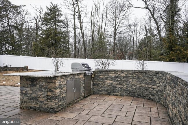 Building Photo - 109 Oak Ave