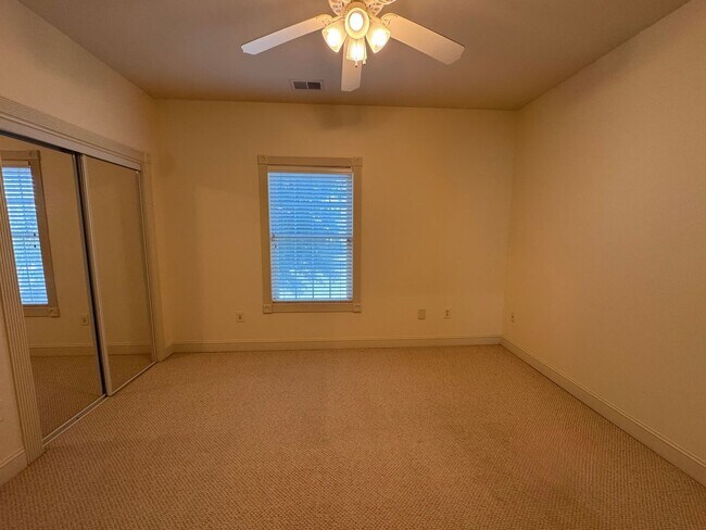 Building Photo - Myrtle Beach - 3 bedroom / 2 Bathroom Condo