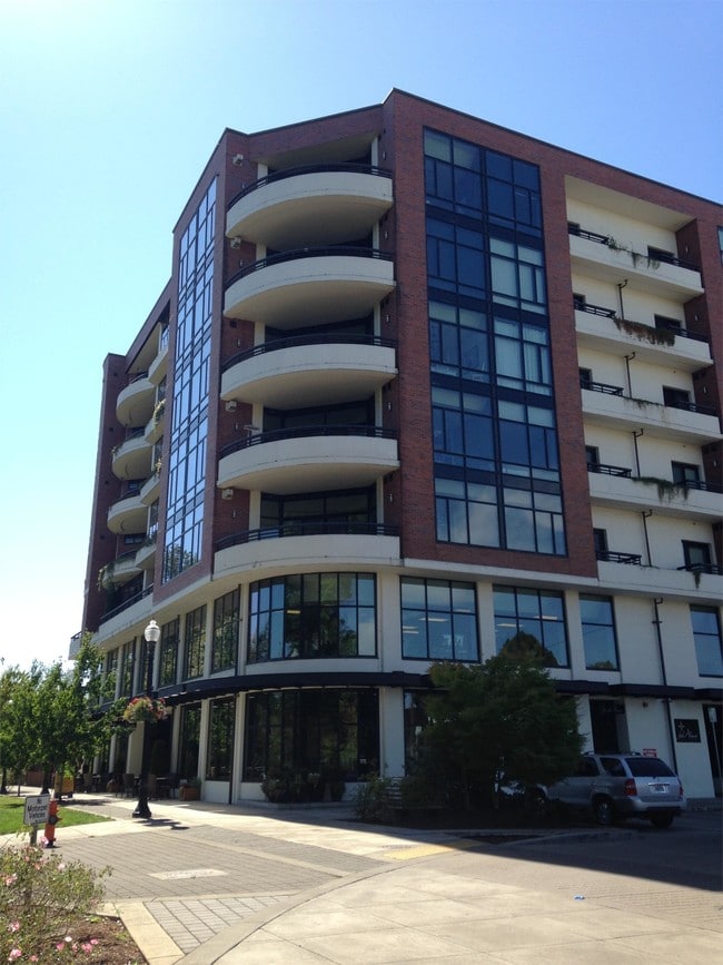 Building Photo - 136 SW Washington Ave