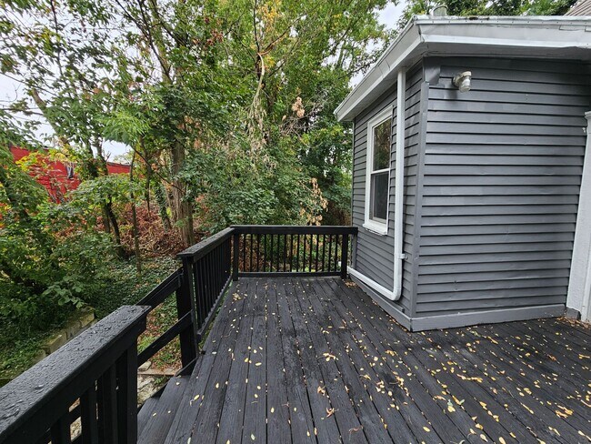 Building Photo - Fully updated 3 Bedroom 1 Bath Apartment for rent in Beechview!