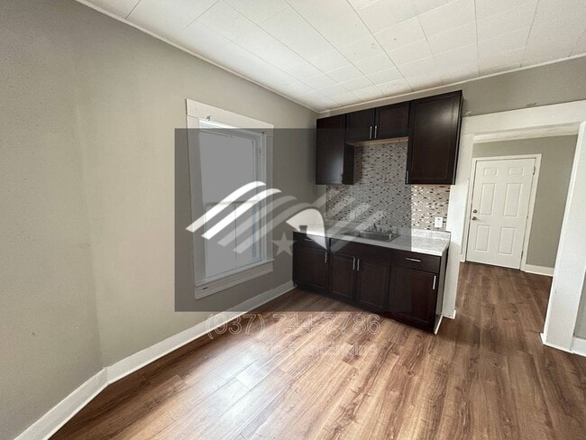 Building Photo - 211 Alaska St